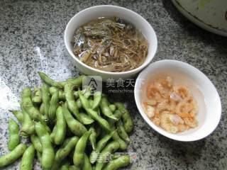 开洋笋干菜炒毛豆的做法步骤：1