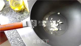 家常菜之木耳炒白菜的做法步骤：3