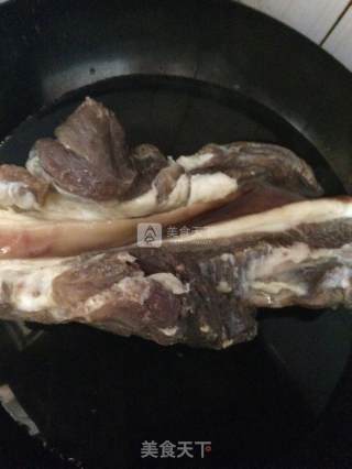 盐菜腊肉包子的做法步骤：2