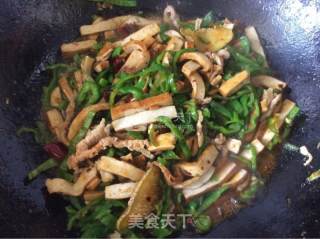 家常香干炒肉丝的做法步骤：7