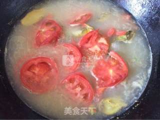 西红柿黄骨鱼汤的做法步骤：5