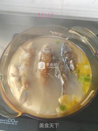 鲫鱼荷包蛋的做法步骤：9