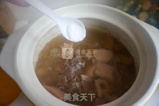 腔骨莲藕汤的做法步骤：6