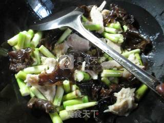 黑木耳野山笋烧烤麸的做法步骤：4