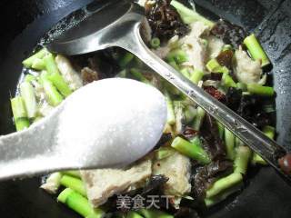 黑木耳野山笋烧烤麸的做法步骤：7