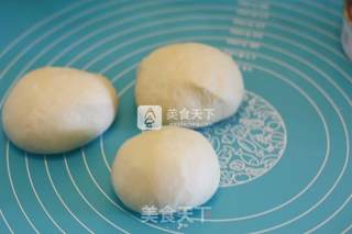 金枪鱼杂蔬披萨的做法步骤：3