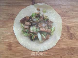 春卷春饼卷酱肘子的做法步骤：7