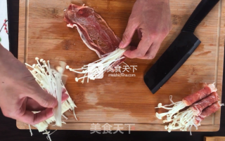 简妹小厨：墨椒金针菇肥牛卷的做法步骤：2