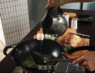 简妹小厨：墨椒金针菇肥牛卷的做法步骤：5