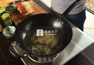 简妹小厨：墨椒金针菇肥牛卷的做法步骤：6
