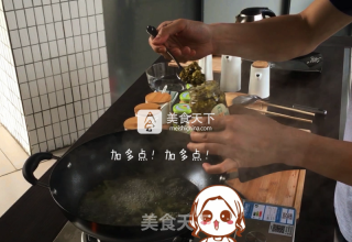 简妹小厨：墨椒金针菇肥牛卷的做法步骤：7