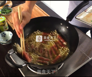 简妹小厨：墨椒金针菇肥牛卷的做法步骤：9