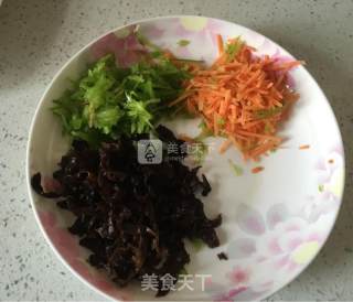 鱼香肉丝的做法步骤：3