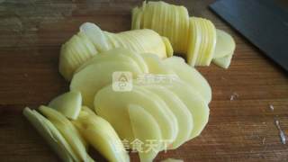 麻辣鲫鱼土豆片的做法步骤：2