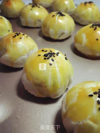 蛋黄酥的做法步骤：8