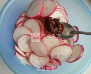 凉拌红皮萝卜的做法步骤：3