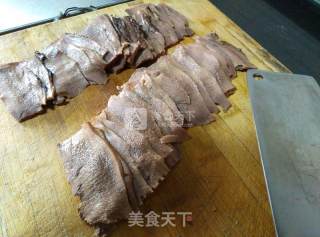 【凉拌麻辣牛舌】好吃又不贵的做法步骤：2