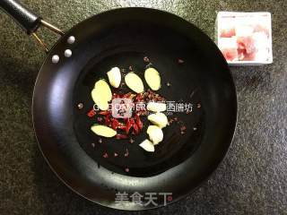 初夏瘦身美容餐桌上解腻开胃的麻辣手撕五花肉包菜的做法步骤：5