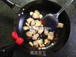初夏瘦身美容餐桌上解腻开胃的麻辣手撕五花肉包菜的做法步骤：7