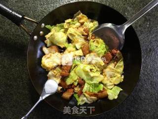 初夏瘦身美容餐桌上解腻开胃的麻辣手撕五花肉包菜的做法步骤：10
