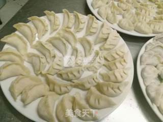 亲情手工水饺的做法步骤：1