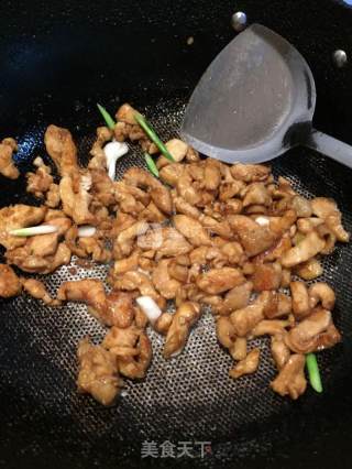 鲜菇鸡肉的做法步骤：3