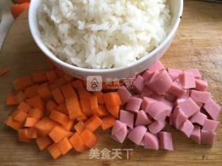 蛋皮糯米卷的做法步骤：1