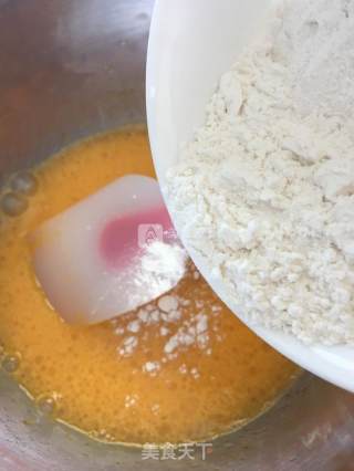 八寸鸭蛋戚风蛋糕的做法步骤：4