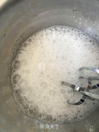 八寸鸭蛋戚风蛋糕的做法步骤：7