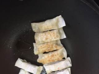 香煎三鲜卷的做法步骤：8