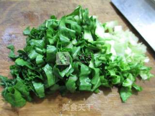 君叠菜煮波纹面的做法步骤：2