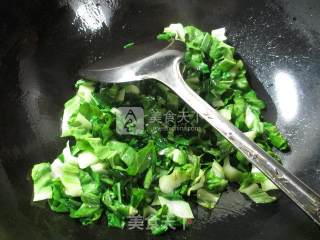 君叠菜煮波纹面的做法步骤：3
