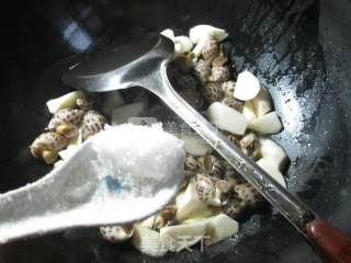 茭白炒花螺的做法步骤：8