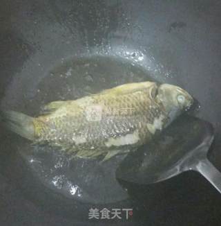 鲫鱼豆腐汤的做法步骤：2