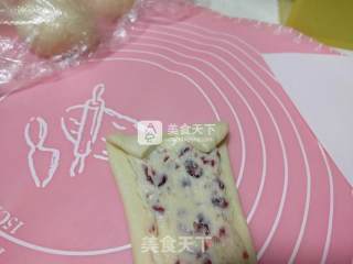 蔓越莓奶酪面包卷的做法步骤：17