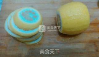 酸酸甜甜的蜜渍柠檬的做法步骤：1