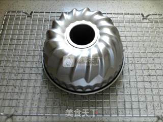 可可戚风咕咕霍夫蛋糕（7寸）的做法步骤：12
