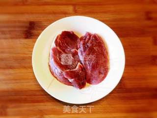 韭菜花炒牛肉的做法步骤：1