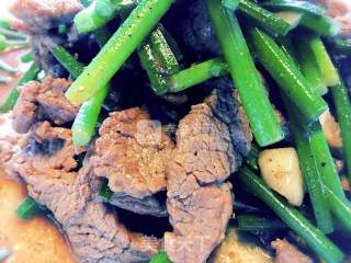 韭菜花炒牛肉的做法步骤：7