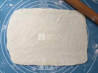 酥皮小火腿的做法步骤：4