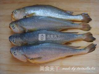 糖醋烹鱼的做法步骤：1