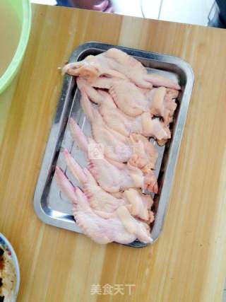 台湾鸡翅包饭的做法图解的做法步骤：1