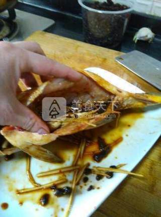 【蒜蓉豆豉蒸鲤鱼】的做法步骤：6