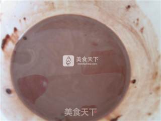 红丝绒戚风蛋糕的做法步骤：1