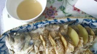 葱油清蒸鲈鱼的做法步骤：4