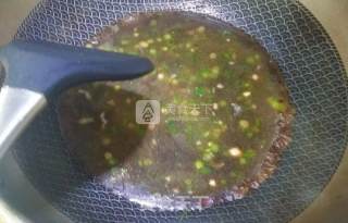 葱油清蒸鲈鱼的做法步骤：7