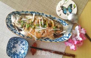 葱油清蒸鲈鱼的做法步骤：9