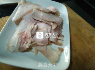 【回锅肉】川菜经典的做法步骤：2