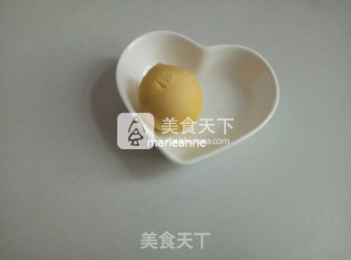 蛋黄泥#婴儿4月-6月食谱#的做法步骤：3