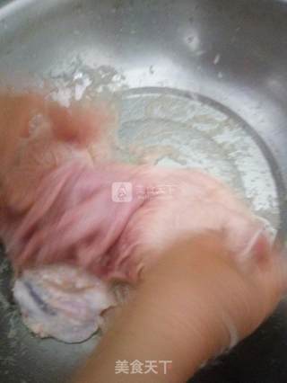 艾草炖猪肚的做法步骤：1